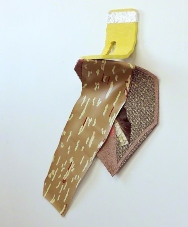 Collagen mit dem Titel "LEEEAN BACK" von Megan Stroech, Original-Kunstwerk, Textilien