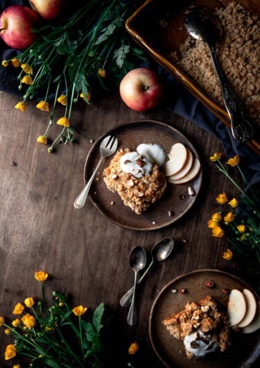 Photographie intitulée "Le crumble aux pomm…" par Melancholya, Œuvre d'art originale, Photographie numérique