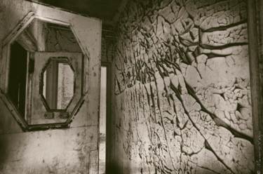 Fotografía titulada "Derrière la porte" por Memario Vespa, Obra de arte original