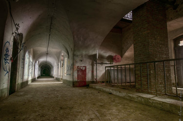 Fotografia intitolato "Sous terre" da Memario Vespa, Opera d'arte originale