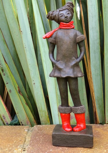 Sculpture intitulée "Fillette aux macaro…" par Meryl, Œuvre d'art originale, Céramique