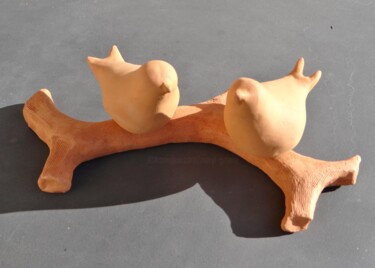Sculpture intitulée "Les oisillons" par Meryl, Œuvre d'art originale, Terre cuite