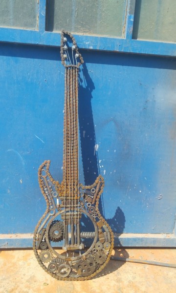 Skulptur mit dem Titel "Metal Gitar" von Mevlüt Zengin, Original-Kunstwerk