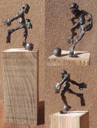 Sculpture titled "FOOT DE PLAGE" by Marco, Original Artwork, Bronze