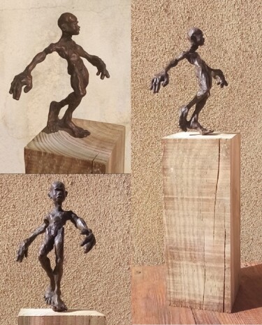 Sculpture titled "MARCHEUR" by Marco, Original Artwork, Bronze