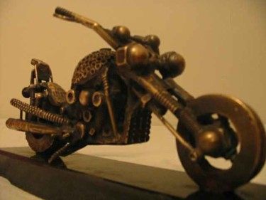 Sculpture titled "motorsiklet 002" by Murat Güçlüer, Original Artwork, Bronze