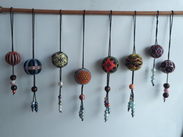 Artisanat intitulée "Temari "mini"" par Chrystel Mialet, Œuvre d'art originale