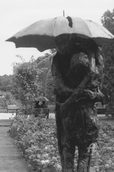 Photographie intitulée "Les parapluies de P…" par Micha Decru, Œuvre d'art originale
