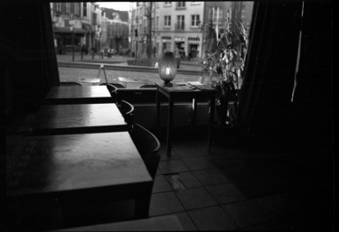 Fotografie mit dem Titel "Empty coffee" von Michal Vojkuvka, Original-Kunstwerk, Analog Fotografie