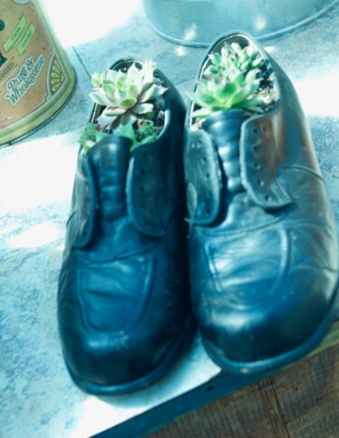 Fotografia intitolato "amish-shoes.jpg" da Micheal Driscoll, Opera d'arte originale