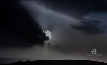 Fotografie getiteld "Lumière noire éclip…" door Michel Babkine, Origineel Kunstwerk, Digitale fotografie