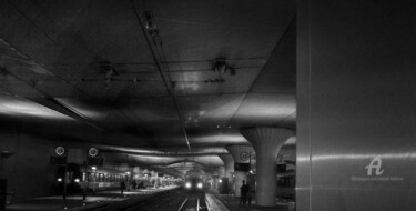 Photographie intitulée "Arrivée en gare" par Michel Babkine, Œuvre d'art originale, Photographie numérique