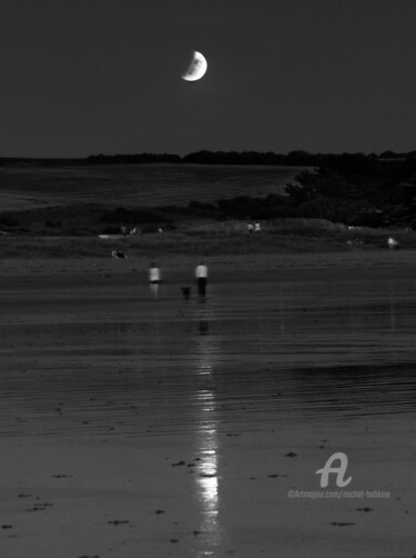 Fotografie mit dem Titel "Face à la lune" von Michel Babkine, Original-Kunstwerk, Digitale Fotografie