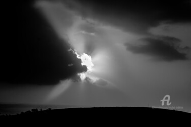 Photographie intitulée "rayonnement nocturne" par Michel Babkine, Œuvre d'art originale, Photographie numérique
