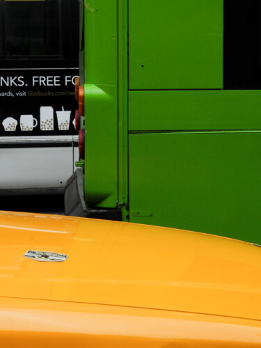 Fotografia zatytułowany „Taxi et bus new yor…” autorstwa Michel Daumergue, Oryginalna praca, Fotografia cyfrowa