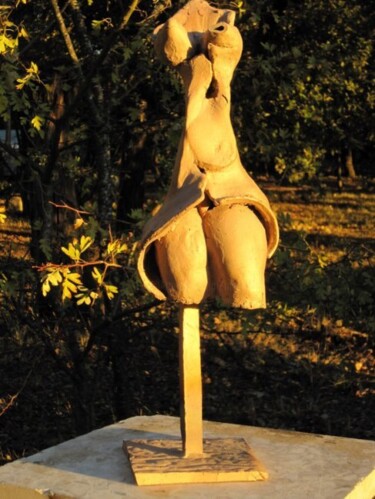 Sculpture titled "FEMININE" by Michel Moskovtchenko, Original Artwork, Metals