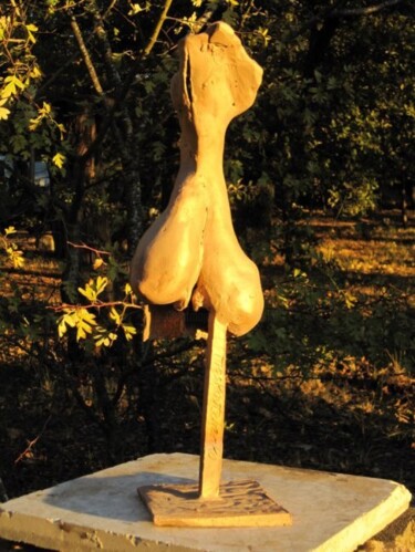 Sculpture titled "FEMININE" by Michel Moskovtchenko, Original Artwork, Metals