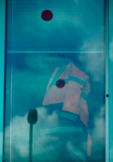 Photographie intitulée "Le porte manteaux c…" par Michel Paulin, Œuvre d'art originale, Photographie numérique