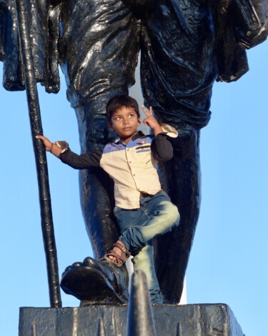 Sur les pas de Gandhi Photographie intitulée "Sur les pas de Gand…" par Michel Paulin, Œuvre d'art originale, Photographie numérique