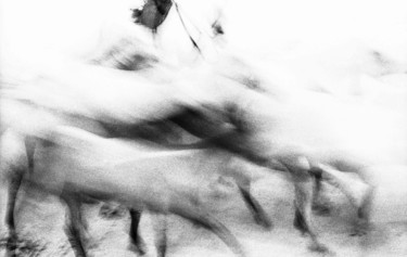 Photographie intitulée "Les Arenes "Des Pas…" par Michel Guillet, Œuvre d'art originale, Photographie argentique