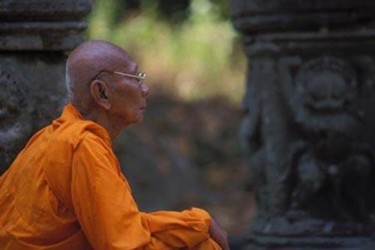 Photographie intitulée "moine cambodge" par Michel Lagarde, Œuvre d'art originale