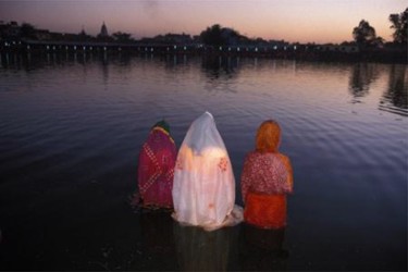 Photographie intitulée "Chhath parva" par Michel Lagarde, Œuvre d'art originale