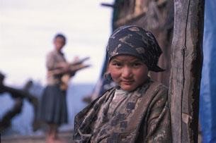Photographie intitulée "fillette Sherpa" par Michel Lagarde, Œuvre d'art originale