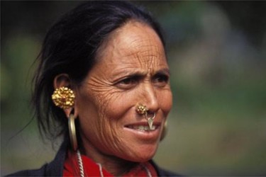 Photographie intitulée "femme tamang Népal" par Michel Lagarde, Œuvre d'art originale