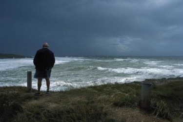 Photographie intitulée "l'homme est seul" par Michel Lagarde, Œuvre d'art originale