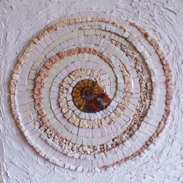 Sculpture intitulée "Ammonite" par Michelle Vaillant, Œuvre d'art originale, Mosaïque Monté sur Panneau de bois