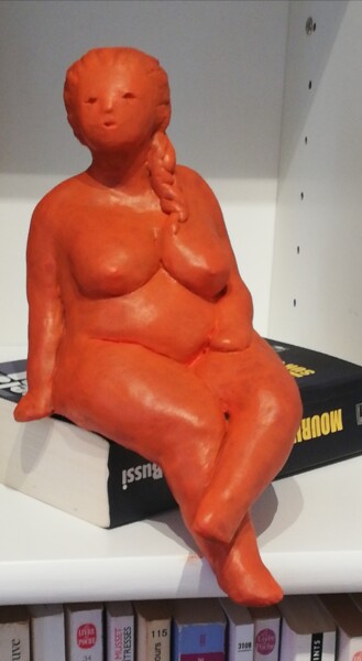 Sculpture titled "la maman à la tresse" by Joelle Michenet, Original Artwork, Clay