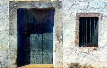 Photography titled "Fachada antigua en…" by Miguel Ángel Cáceres, Original Artwork, Digital Photography