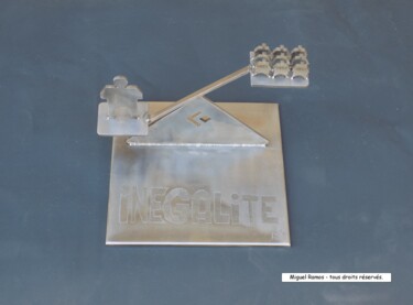 Sculpture titled "Inégalité" by Miguel Ramos, Original Artwork, Metals
