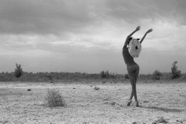 Fotografia zatytułowany „dance with umbrella” autorstwa Mikhail Faletkin, Oryginalna praca, Fotografia cyfrowa