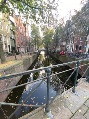 Photographie intitulée "Canals of Amsterdam" par Mila Lane, Œuvre d'art originale, Photographie numérique