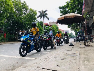 Weekend Motor Meeting || Xeme Dojay Photographie intitulée "Weekend Motor Meeti…" par Minh Nguyen, Œuvre d'art originale, Photographie argentique