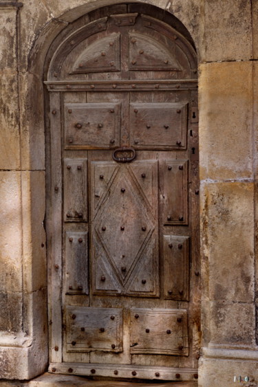 Photographie intitulée "Porte à Semur en Au…" par Miodrag Aubertin, Œuvre d'art originale, Photographie numérique