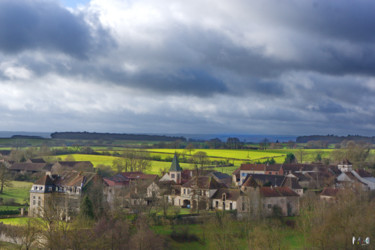 Photographie intitulée "Village de Flée en…" par Miodrag Aubertin, Œuvre d'art originale