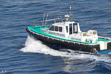 Fotografie getiteld "Bateau pilote" door Miodrag Aubertin, Origineel Kunstwerk