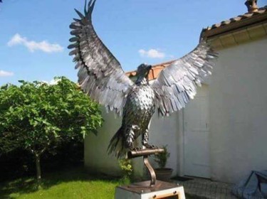 Sculpture titled "L'aigle" by Carlos Miranda, Original Artwork, Metals