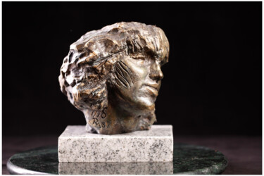 Sculptuur getiteld "Portrait of a stran…" door Mircea Puscas, Origineel Kunstwerk, Steen