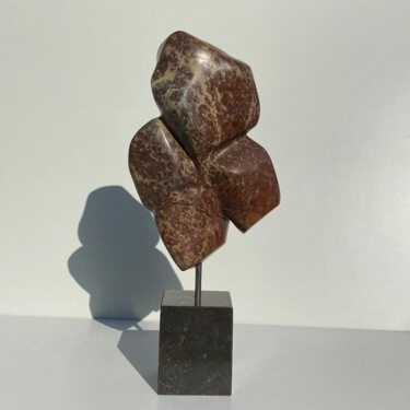 Скульптура под названием "Statue Galastone" - Mirjam De Nijs, Подлинное произведение искусства, Камень