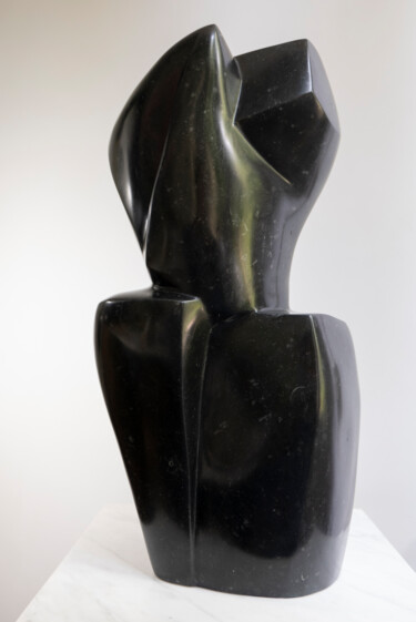 Skulptur mit dem Titel "Statue Bluestone" von Mirjam De Nijs, Original-Kunstwerk, Stein