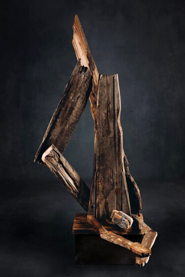 Скульптура под названием "Icarus" - Mironova Olga Gubareva-Mukha Lyudmila, Подлинное произведение искусства, Дерево