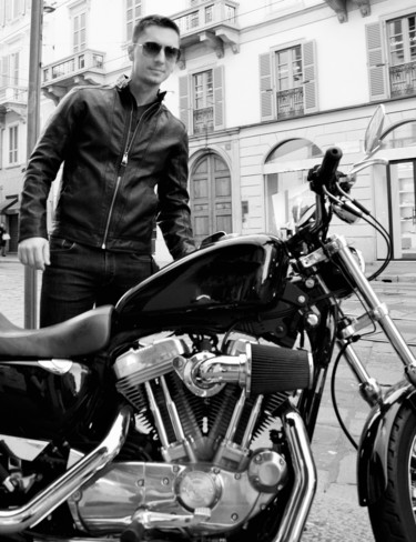 Fotografie getiteld "Man on the motorcyc…" door Magico110, Origineel Kunstwerk, Digitale fotografie