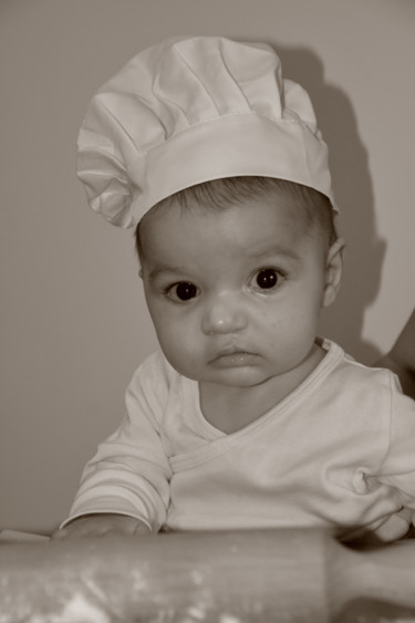 Photographie intitulée "Cute baker in kitch…" par Magico110, Œuvre d'art originale, Photographie numérique