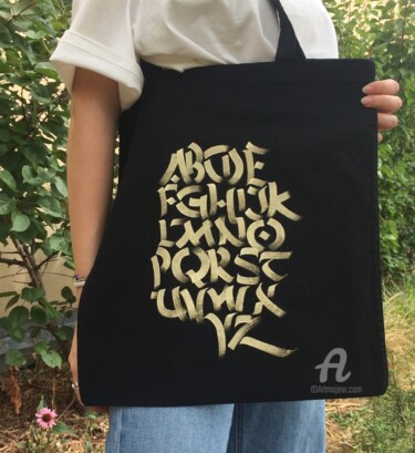 Arte textil titulada "Tote bag noir peint…" por Mise En Graphie, Obra de arte original, Acrílico