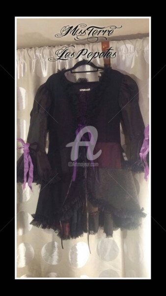 Artcraft titled "Andromeda" by Missterre Apocalypse, Original Artwork, Women's Clothing