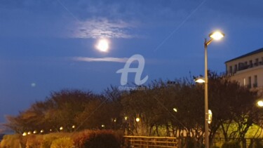 Photographie intitulée "Pleine lune avril 2…" par Marie-Louise Trichet, Œuvre d'art originale, Photographie non manipulée