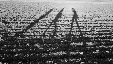 Photographie intitulée "The lonely shadows" par Mohamed Amine Soltani, Œuvre d'art originale, Photographie numérique